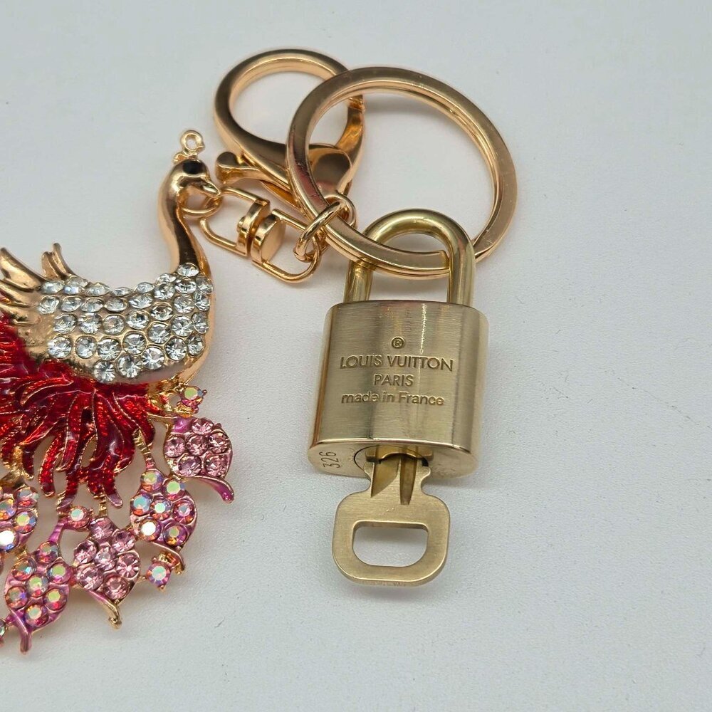 LV Authentic Gold Lock & Key 🔑 Luxury Bag Charm w/ Unbranded Peacock Keychain - Picture 6 of 8